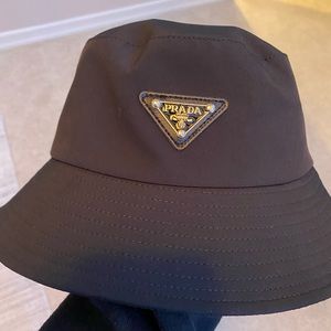 black prada re-nylon bucket hat